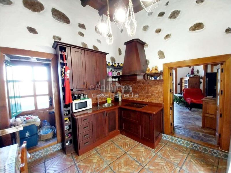 Casa de 1 dormitorio con terreno para construir en tajaste, tinajo
