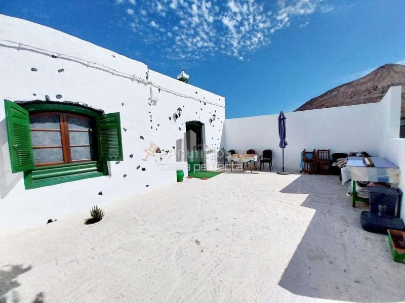 Casa de 1 dormitorio con terreno para construir en tajaste, tinajo