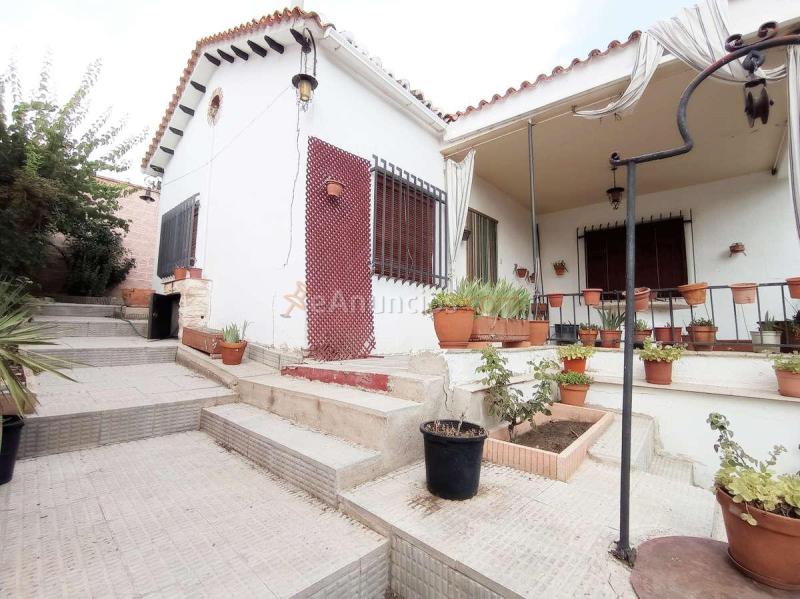 Se vende coqueta casa en el peral