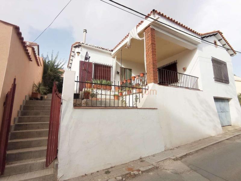 Se vende coqueta casa en el peral