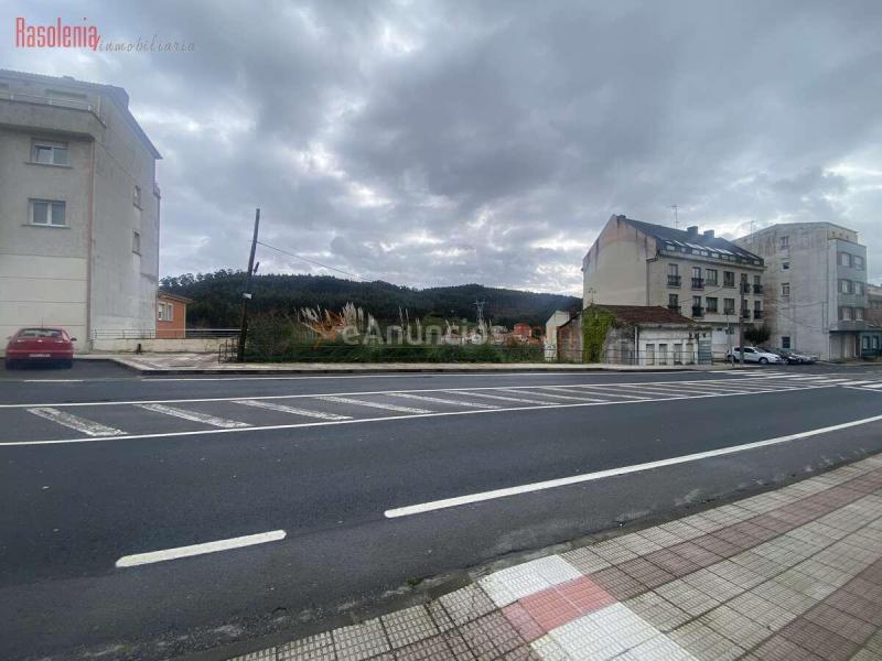 Solar urbano para promoción de 14 viviendas, local y 27 garajes en Arteixo — 160.000 €