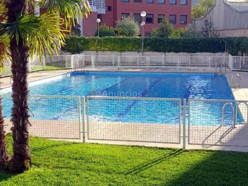Luminoso piso con piscina, jardín y vigilancia 24h en Julián Camarillo, Madrid