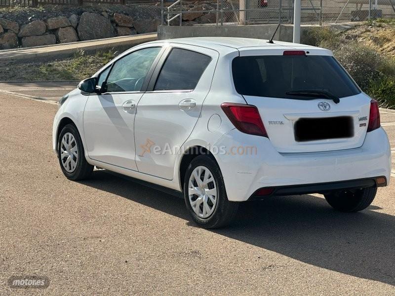 Toyota Yaris xp13 de 2016 con 96.000 Km por 11.000 EUR. en Almeria