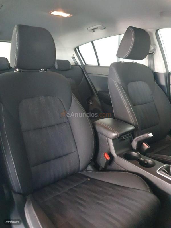 Kia Sportage SPORTAGE HYBRID de 2020 con 135.595 Km por 18.900 EUR. en Sevilla