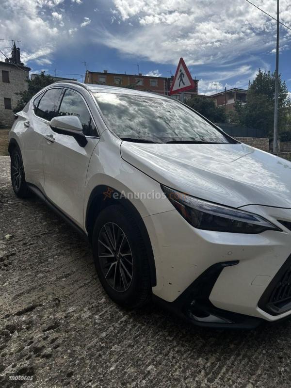 Lexus NX 350h Executive 2wd de 2022 con 81.454 Km por 45.000 EUR. en Vizcaya