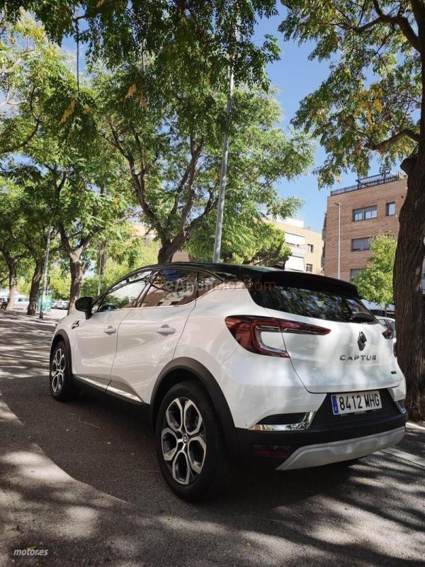 Renault Captur TECHNO E-TECH FULL HYBRID 145 CV de 2023 con 21.270 Km por 18.200 EUR. en Barcelona