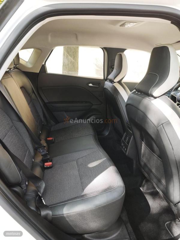 Renault Captur TECHNO E-TECH FULL HYBRID 145 CV de 2023 con 21.270 Km por 18.200 EUR. en Barcelona
