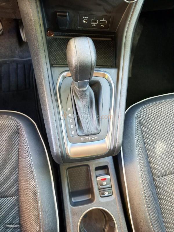 Renault Captur TECHNO E-TECH FULL HYBRID 145 CV de 2023 con 21.270 Km por 18.200 EUR. en Barcelona