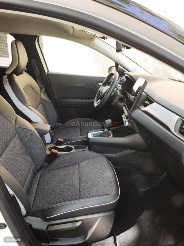 Renault Captur TECHNO E-TECH FULL HYBRID 145 CV de 2023 con 21.270 Km por 18.200 EUR. en Barcelona