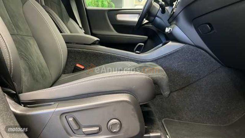 Volvo XC40 2.0 B3 PLUS DARK AUTO 163 CV de 2025 con 8.311 Km por 39.900 EUR. en A Coruna
