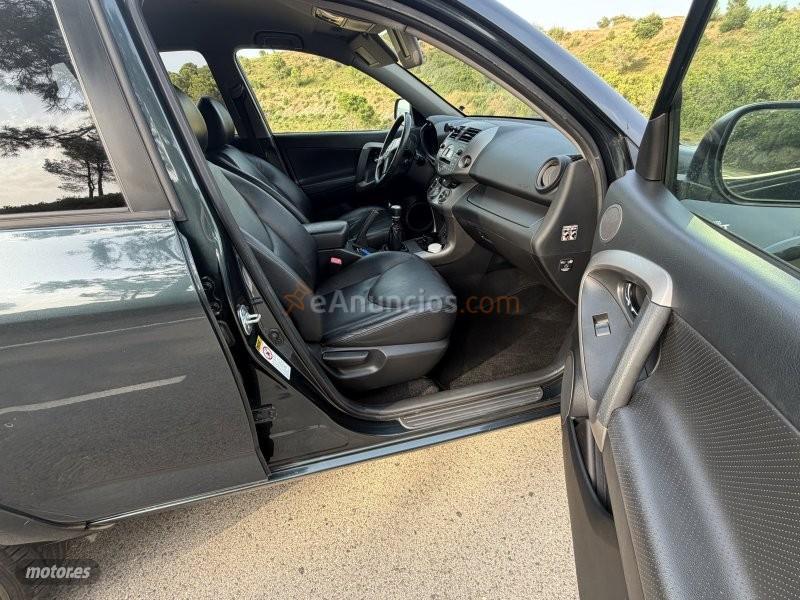 Toyota RAV 4 2.2 PREMIUM de 2006 con 305.135 Km por 6.150 EUR. en Girona