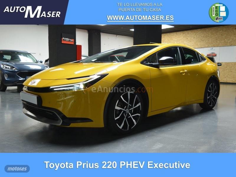 Toyota Prius Plug-In 220 Executive de 2023 con 13.000 Km por 38.700 EUR. en Madrid