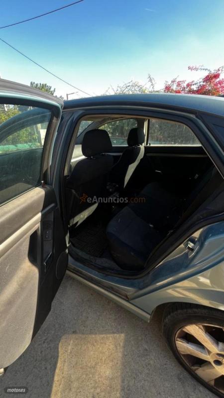 Opel Vectra elegance de 2005 con 245.000 Km por 2.100 EUR. en Valencia