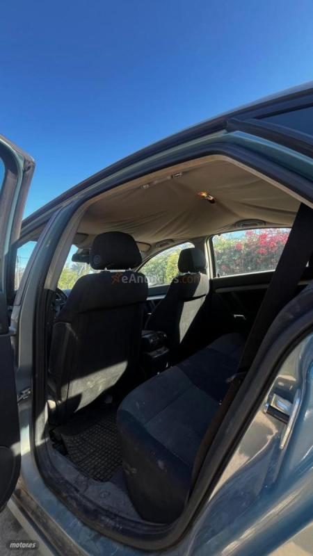 Opel Vectra elegance de 2005 con 245.000 Km por 2.100 EUR. en Valencia