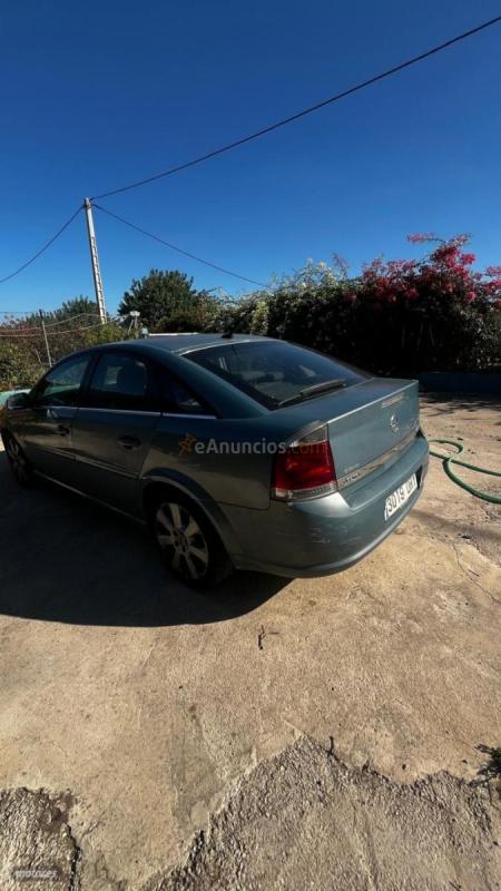 Opel Vectra elegance de 2005 con 245.000 Km por 2.100 EUR. en Valencia