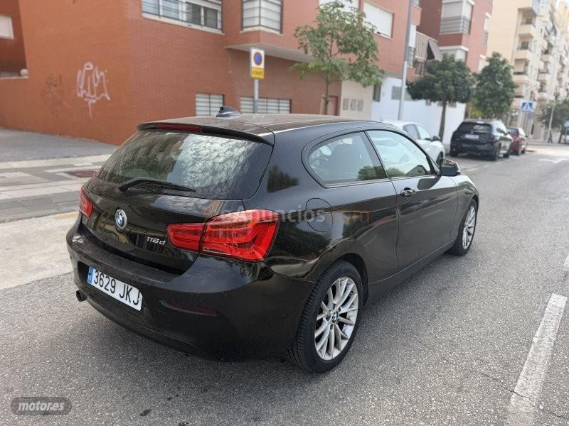 BMW Serie 1 Efficient dynamics urban de 2015 con 137.000 Km por 8.399 EUR. en Malaga