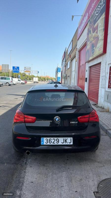 BMW Serie 1 Efficient dynamics urban de 2015 con 137.000 Km por 8.399 EUR. en Malaga