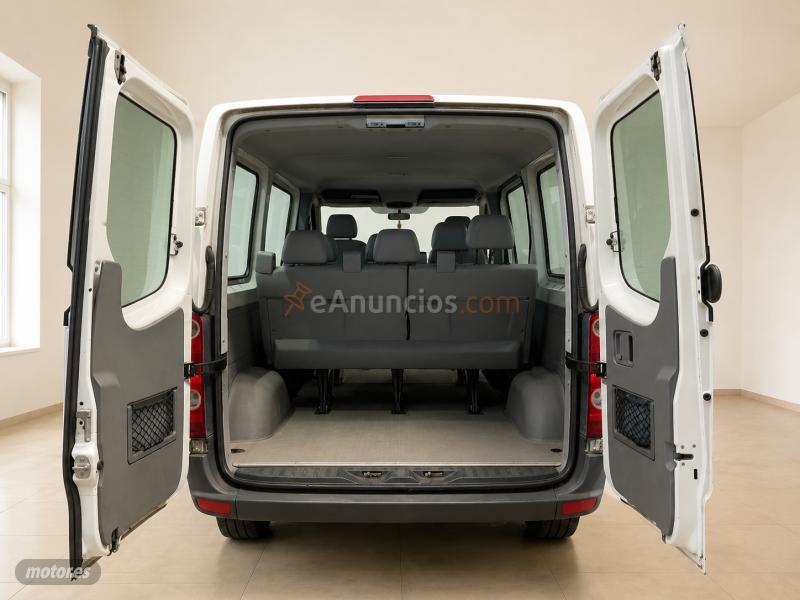 Volkswagen Crafter 2.5 TDi 109 CV 8 Plazas, En Automocion Pere de 2010 con 175.000 Km por 13.990 EUR. en Tarragona