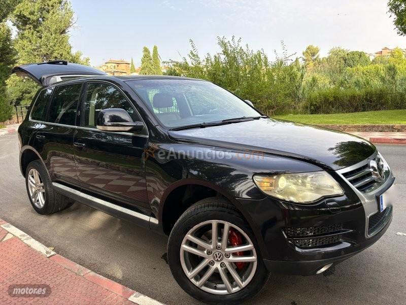Volkswagen Touareg 3.0 TDI KING KONG PIEL BEIGE-BIXENON-4X4-NAVI DVD-FULLL de 2009 con 233.000 Km por 9.700 EUR. en Granada