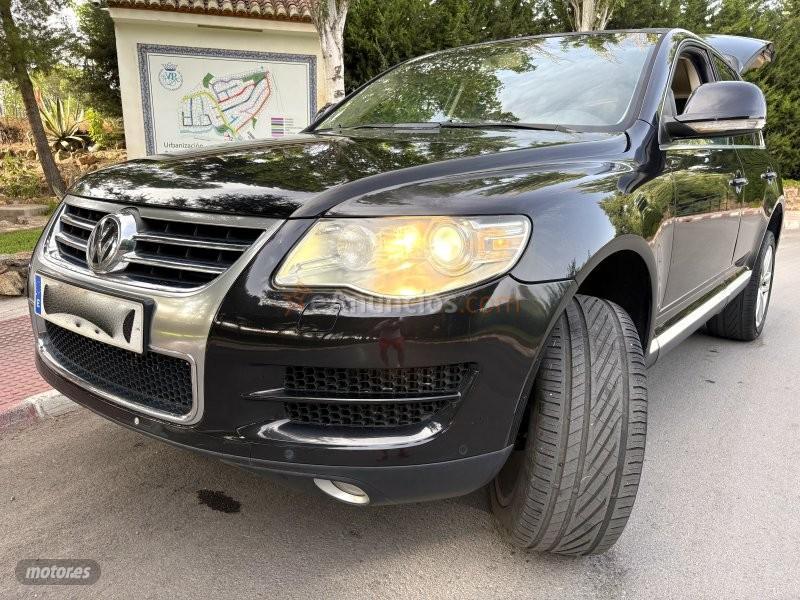 Volkswagen Touareg 3.0 TDI KING KONG PIEL BEIGE-BIXENON-4X4-NAVI DVD-FULLL de 2009 con 233.000 Km por 9.700 EUR. en Granada