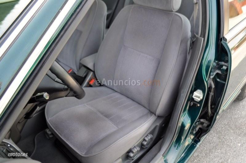 Rover 600 1.8 FSI 16V ELEGANCE-KLIMA AC-AIRBAGS-COLECCION PRIVA de 1999 con 160.000 Km por 3.700 EUR. en Granada