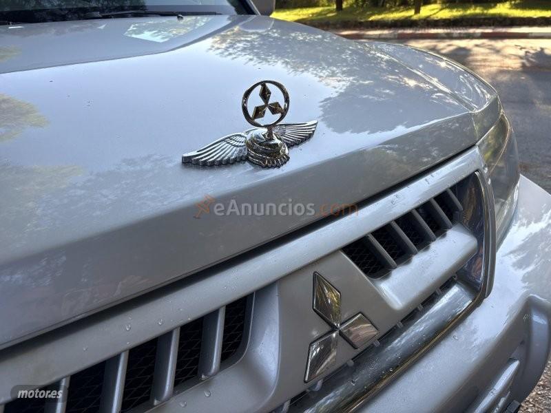 Mitsubishi Montero 3.2 DID KAYTEKI PIEL NAVI COMAND TV-KLIMATIZADOR-LLA19 de 2004 con 270.000 Km por 11.700 EUR. en Granada