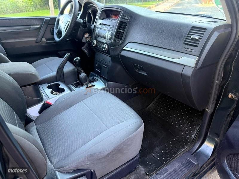 Mitsubishi Montero 3.2 DID L 4X4 REDUCTORAS-KLIMATIZADOR-LLANTAS-cam tv de 2011 con 249.000 Km por 15.900 EUR. en Granada