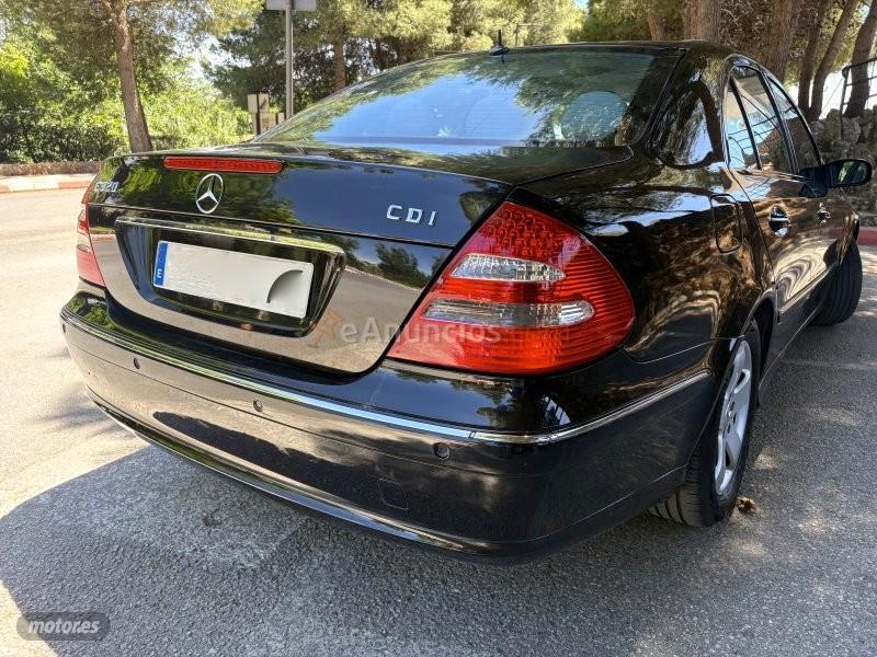 Mercedes Clase E 320 CDI AVANTGARDE DESIGNO PIEL-NAVI COMAND-BIXENON-FUL de 2007 con 203.000 Km por 7.500 EUR. en Granada
