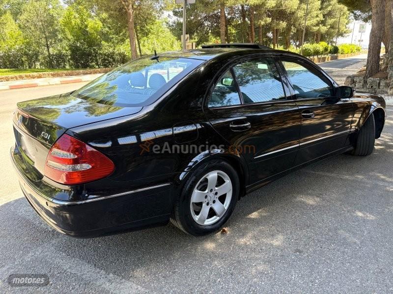 Mercedes Clase E 320 CDI AVANTGARDE DESIGNO PIEL-NAVI COMAND-BIXENON-FUL de 2007 con 203.000 Km por 7.500 EUR. en Granada