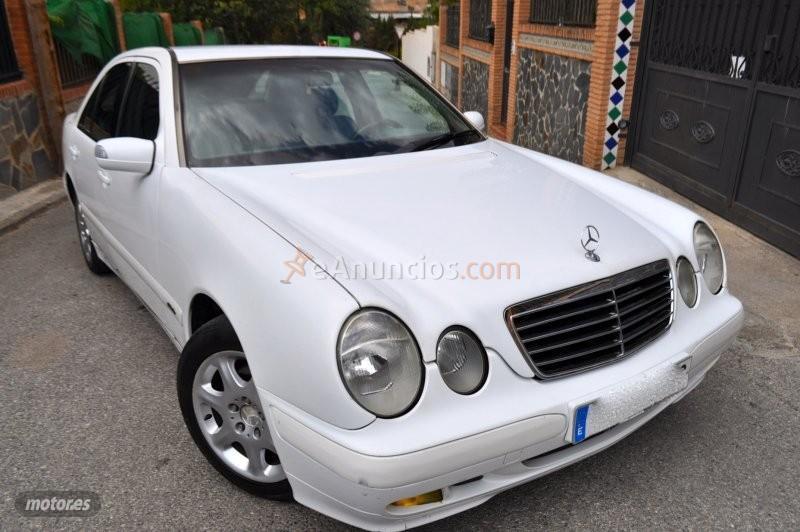 Mercedes Clase E 200 CDI AUT ELEGANCE-KLIMATIZADOR-ALARMA-LLANTAS de 2001 con 467.000 Km por 1.900 EUR. en Granada