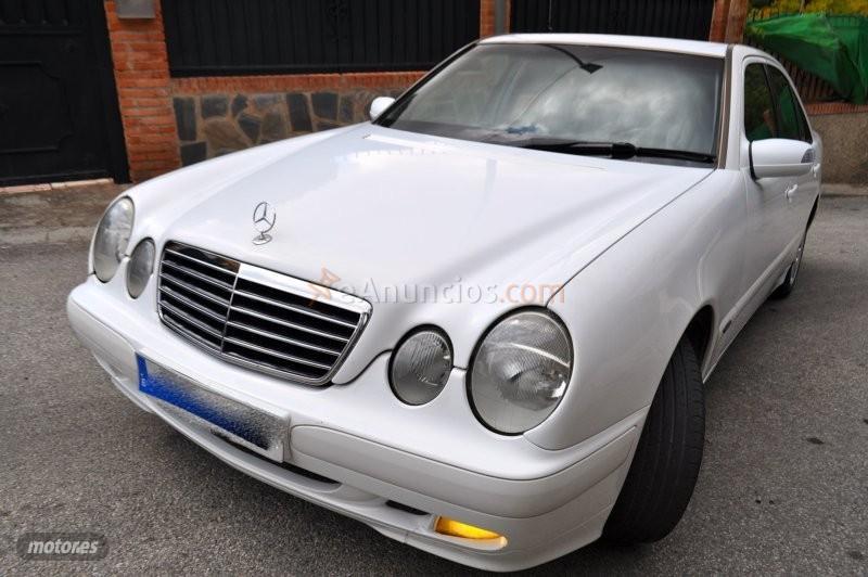 Mercedes Clase E 200 CDI AUT ELEGANCE-KLIMATIZADOR-ALARMA-LLANTAS de 2001 con 467.000 Km por 1.900 EUR. en Granada