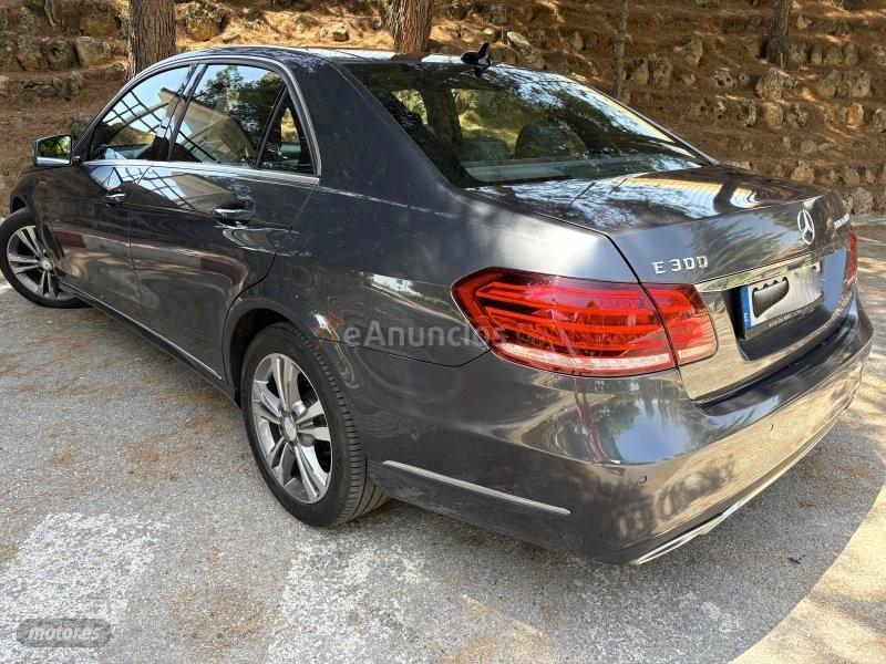 Mercedes Clase E 300 BLUETEC HYBRID AVANTGARDE-PANORAMICO-FULL de 2015 con 257.000 Km por 15.700 EUR. en Granada
