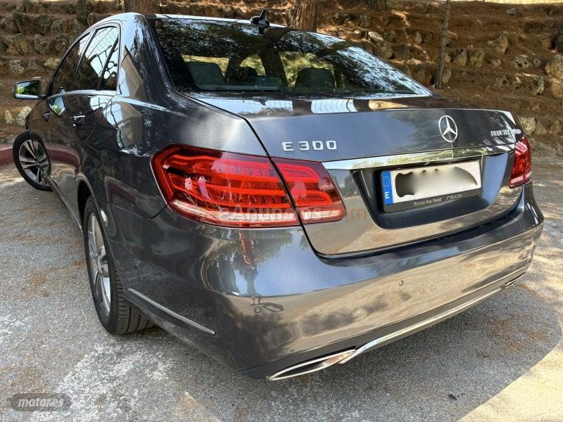 Mercedes Clase E 300 BLUETEC HYBRID AVANTGARDE-PANORAMICO-FULL de 2015 con 257.000 Km por 15.700 EUR. en Granada