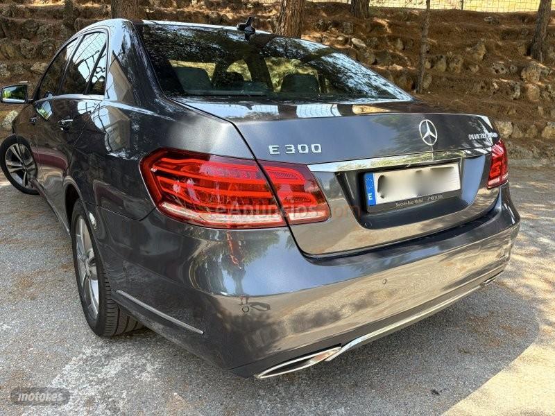 Mercedes Clase E 300 BLUETEC HYBRID AVANTGARDE-PANORAMICO-FULL de 2015 con 257.000 Km por 15.700 EUR. en Granada