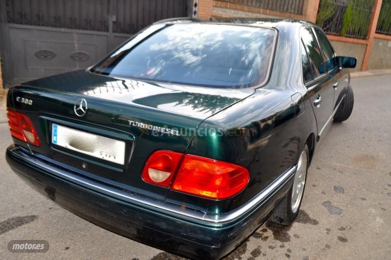 Mercedes Clase E E 300. TURBO DIESEL AVANTGARDE XENON KLIMA de 1998 con 420.000 Km por 4.300 EUR. en Granada