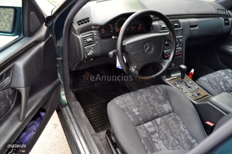 Mercedes Clase E E 300. TURBO DIESEL AVANTGARDE XENON KLIMA de 1998 con 420.000 Km por 4.300 EUR. en Granada