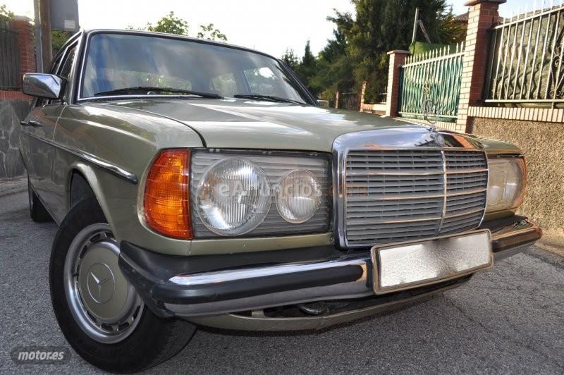 Mercedes Clase E 300d aut piel-klima-tempomat-becker de 1979 con 209.000 Km por 9.500 EUR. en Granada