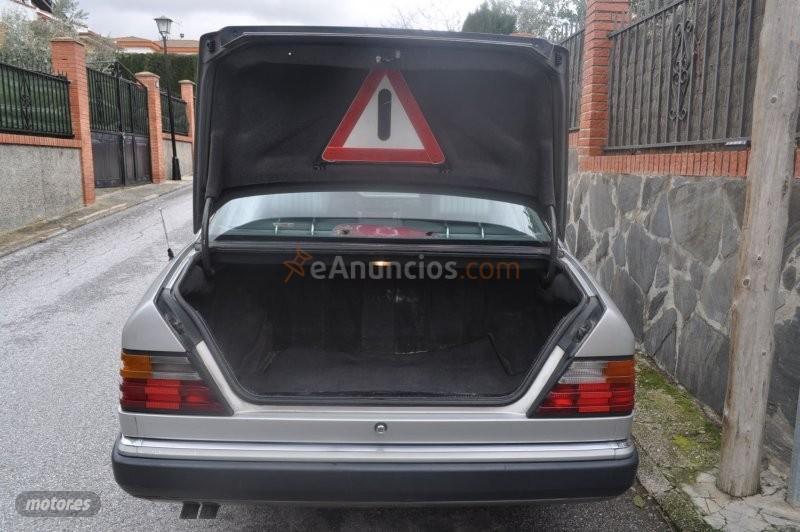 Mercedes Clase E 300D AUT KLIMA AC-TECHO ELECTRICO-ELEGANCE de 1991 con 377.000 Km por 5.700 EUR. en Granada