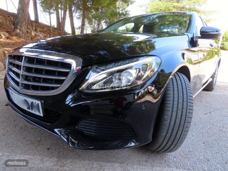 Mercedes Clase C 220D AVANTGARDE-PIEL-BIXENON LEDS-PARKTRONIC-6VEL-FULL de 2018 con 70.000 Km por 23.700 EUR. en Granada