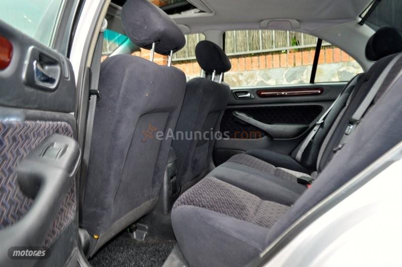 Honda Accord 2.0I VTEC ELEGANCE-KLIMATIZADOR-TECHO CRISTAL-LLANTAS de 2000 con 160.000 Km por 5.700 EUR. en Granada
