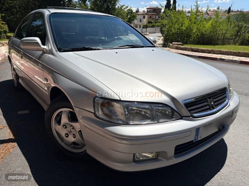 Honda Accord 2.0I VTEC ELEGANCE-KLIMATIZADOR-TECHO CRISTAL-LLANTAS de 2000 con 160.000 Km por 5.700 EUR. en Granada