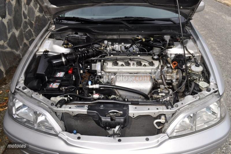 Honda Accord 2.0I VTEC ELEGANCE-KLIMATIZADOR-TECHO CRISTAL-LLANTAS de 2000 con 160.000 Km por 5.700 EUR. en Granada