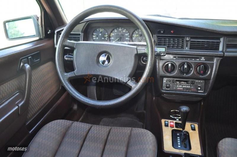 Mercedes 190 2.5 turbo diesel aut techo de 1990 con 199.000 Km por 10.700 EUR. en Granada