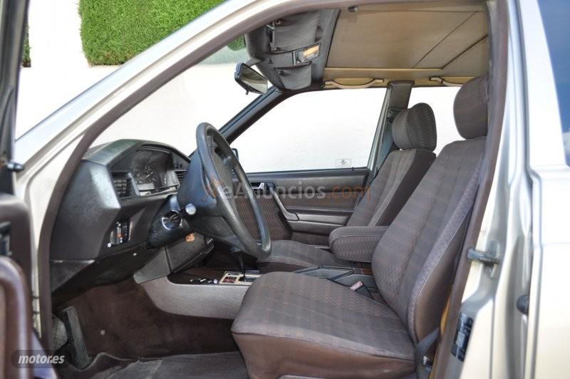 Mercedes 190 2.5 turbo diesel aut techo de 1990 con 199.000 Km por 10.700 EUR. en Granada