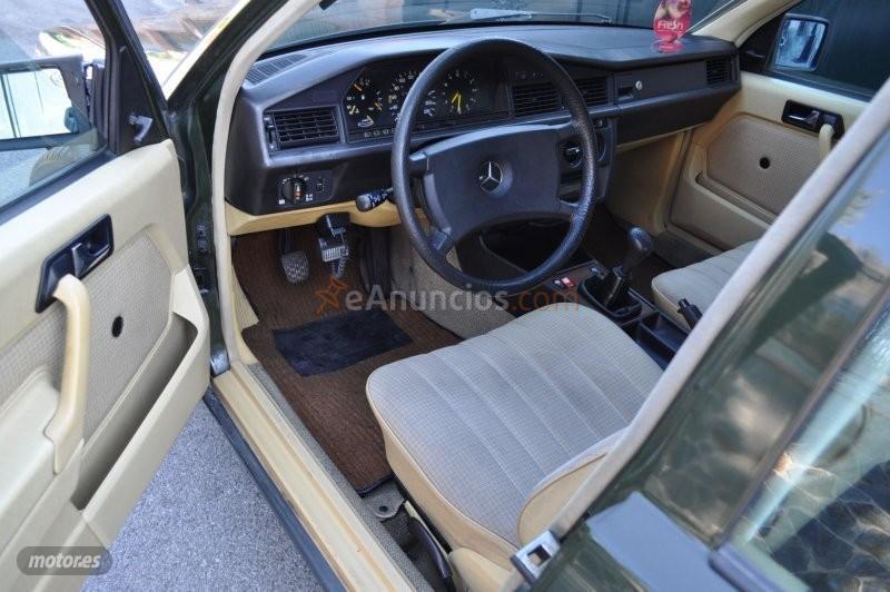 Mercedes 190 2.0 elegance klima de 1983 con 70.000 Km por 8.700 EUR. en Granada