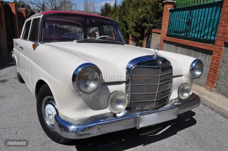 Mercedes 200 d colas w110 de 1972 con 111.000 Km por 27.700 EUR. en Granada