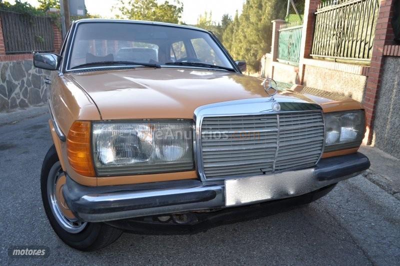 Mercedes 300 w 123 d piel naranja de 1979 con 126.000 Km por 9.500 EUR. en Granada