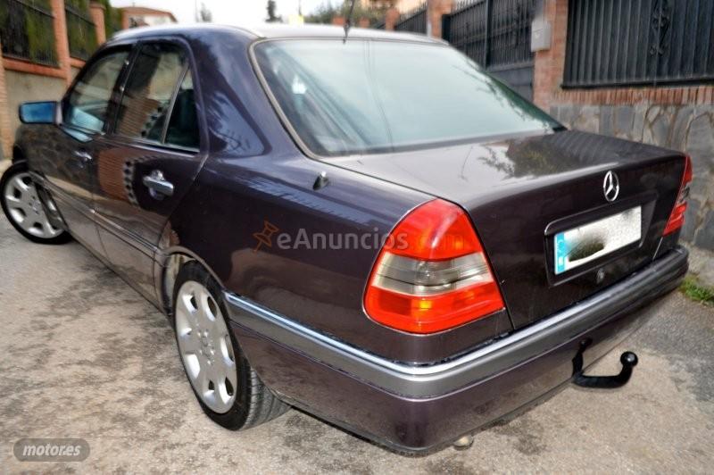 Mercedes Clase C 250D ELEGANCE-PIEL-KLIMA-TECHO ELECTRICO-LLA-XENON de 1993 con 227.000 Km por 6.700 EUR. en Granada