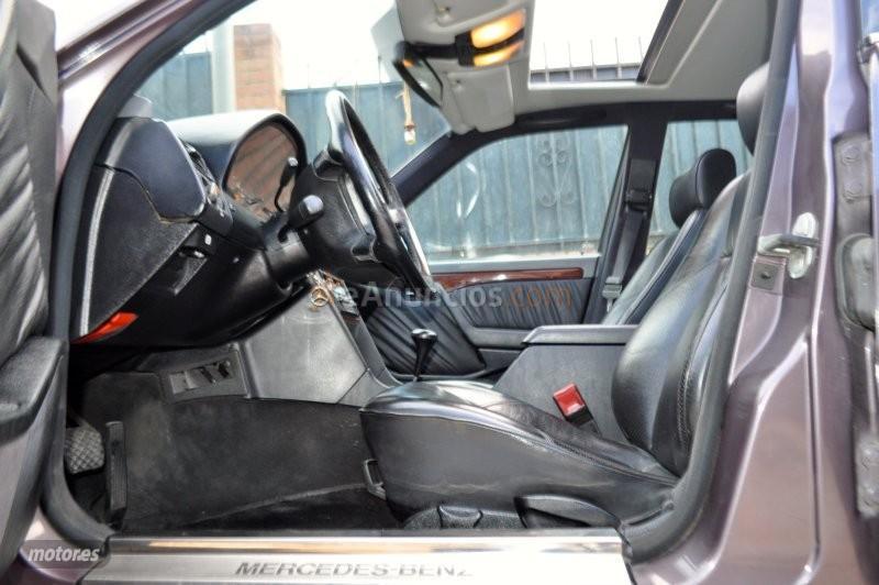 Mercedes Clase C 250D ELEGANCE-PIEL-KLIMA-TECHO ELECTRICO-LLA-XENON de 1993 con 227.000 Km por 6.700 EUR. en Granada