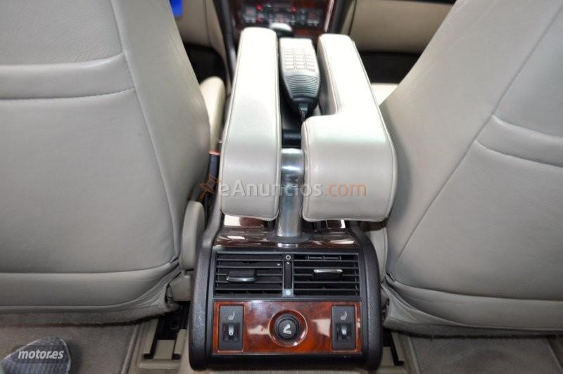 Audi A8 4.2 v8 QUATTRO PIEL BEIGE-XENON-NAVI-TECHO SOLAR de 1997 con 167.000 Km por 9.300 EUR. en Granada